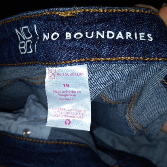 NWOT No Boundaries Flare Jeans - Picture 5 of 5